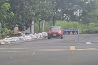 Thực hư clip dùng ô tô con để lu lèn đường nhựa