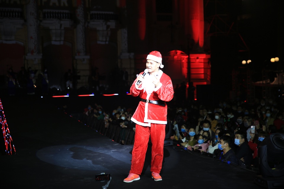 Nghệ sĩ khuấy đảo không khí đêm Countdown Giáng sinh - 1