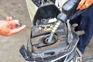 Chấm dứt dùng xăng RON 92 nhưng người dân vẫn "dè dặt" với xăng E5