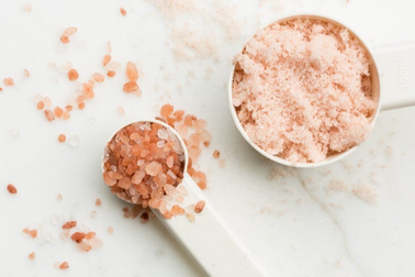 Muối hồng đắt đỏ có tốt hơn muối trắng?