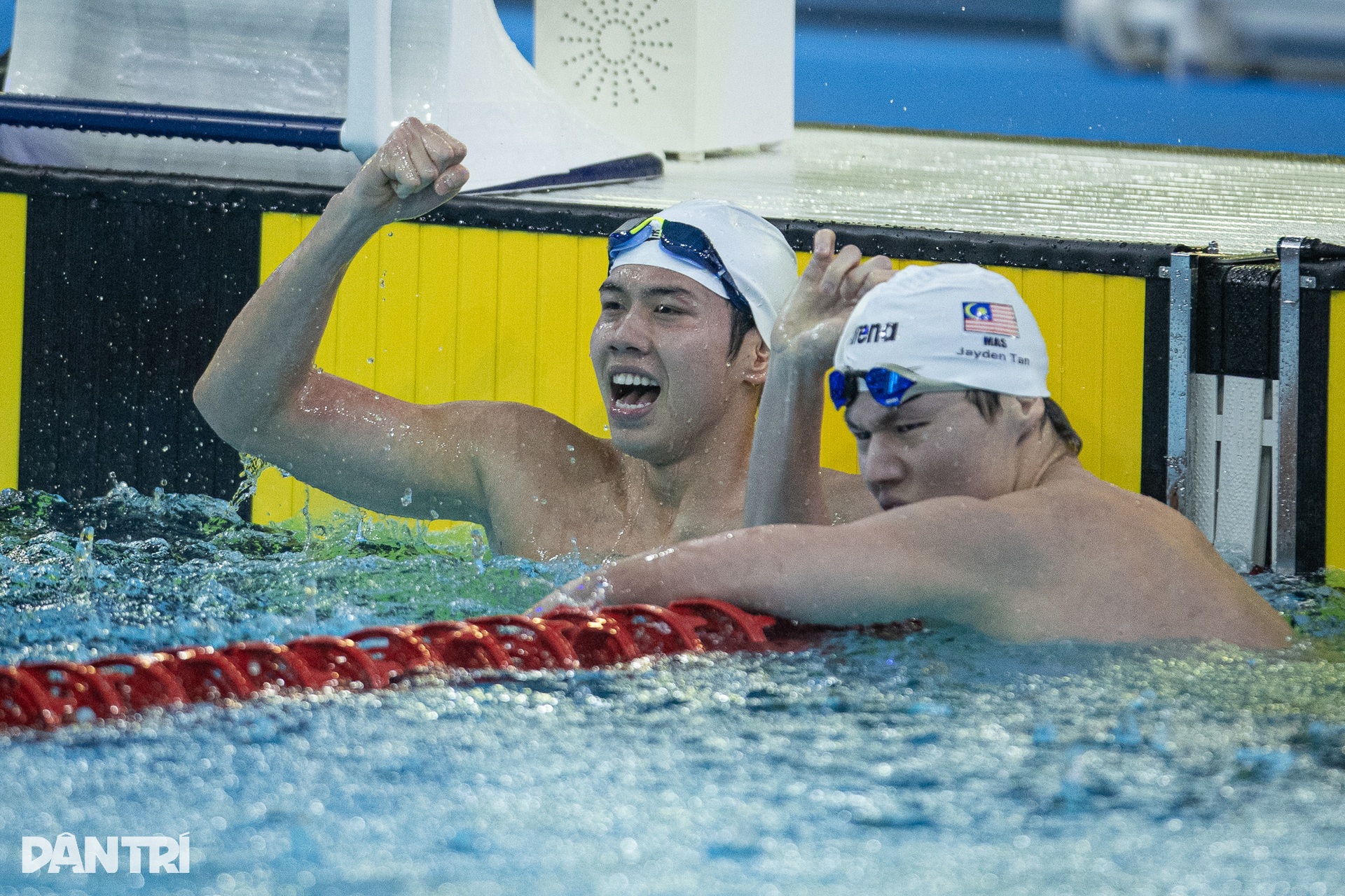O irmão mais novo de Ánh Viên destrona a irmã mais velha e conquista a medalha de ouro nos 33º Jogos do Sudeste Asiático. Em trai Ánh Viên soán ngôi đàn anh, giành HCV SEA Games 33 - 2