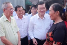 Nguyên Chủ tịch nước Trương Tấn Sang dự lễ bàn giao 100 căn nhà ở Bạc Liêu