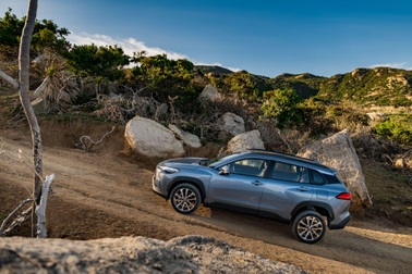 Là dòng ô tô tiết kiệm xăng nhất Việt Nam nhưng lái xe hybrid liệu có phức tạp?