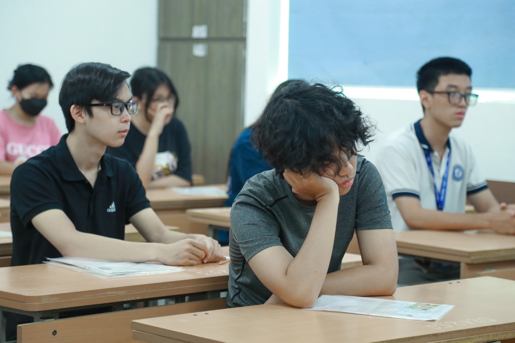 Lại nghi vấn lộ đề toán, công an vào cuộc xác minh - 1 Lại nghi vấn lộ đề toán, công an vào cuộc xác minh - 1
