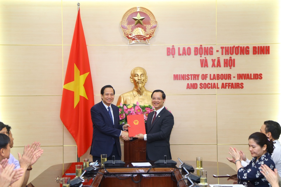 Bộ LĐ-TBXH: Bổ nhiệm Tổng cục trưởng Tổng cục Giáo dục nghề nghiệp - 1 Bộ LĐ-TBXH: Bổ nhiệm Tổng cục trưởng Tổng cục Giáo dục nghề nghiệp - 1