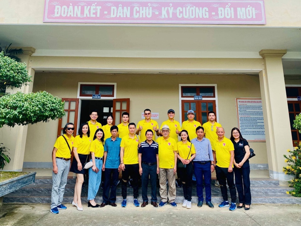 Việt Anh và CLB bóng đá V-Stars kêu gọi, ủng hộ vào Quỹ vắc xin Covid-19 - 1 Việt Anh và CLB bóng đá V-Stars kêu gọi, ủng hộ vào Quỹ vắc xin Covid-19 - 1