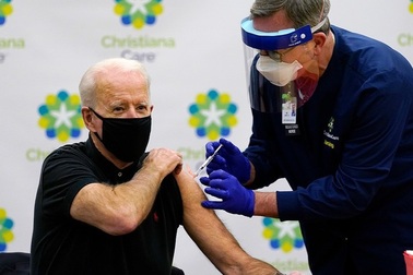 Mỹ thừa vắc xin Covid-19, nhiều lãnh đạo thế giới đề nghị giúp đỡ