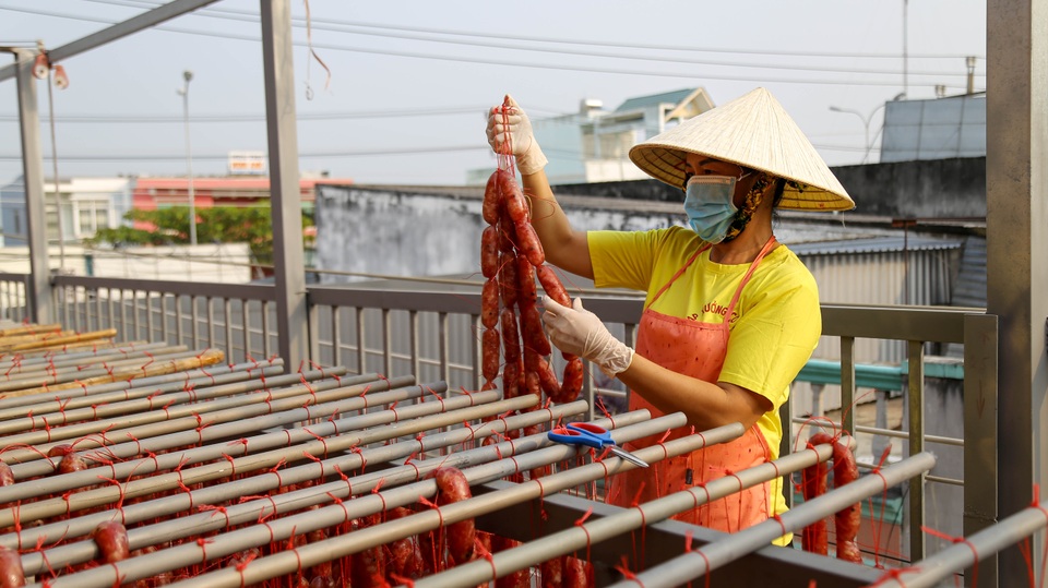 Bán cả chục tấn lạp xưởng mùa Tết, thu lợi hơn 1 tỷ đồng - 5 Bán cả chục tấn lạp xưởng mùa Tết, thu lợi hơn 1 tỷ đồng - 5