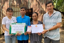 Ông mù nửa đời bắt cá nuôi người thân bệnh tật được giúp gần 75 triệu đồng