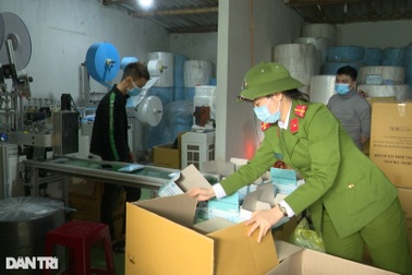 Sản xuất cả nghìn khẩu trang y tế không phép