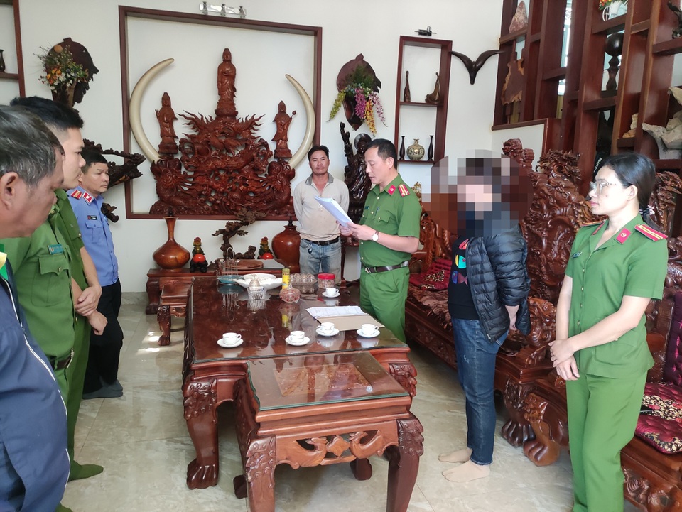 Bắt đối tượng lừa sổ đỏ của người dân tộc thiểu số rồi đem cầm cố ngân hàng - 1 Bắt đối tượng lừa sổ đỏ của người dân tộc thiểu số rồi đem cầm cố ngân hàng - 1