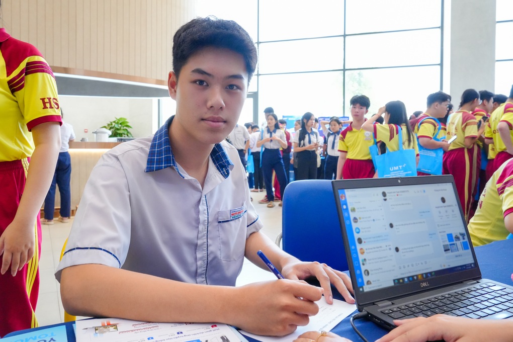 Học sinh được hướng nghiệp và tư vấn tuyển sinh tại UMT Campus Tour 2025 - 3 Học sinh được hướng nghiệp và tư vấn tuyển sinh tại UMT Campus Tour 2025 - 3