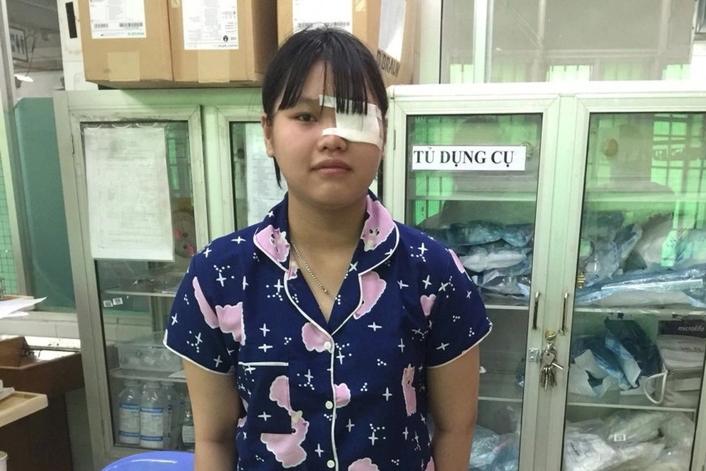 Gia đình kiệt quệ, thương bé gái có nguy cơ mù lòa vì khối u trong hốc mắt - 4 Gia đình kiệt quệ, thương bé gái có nguy cơ mù lòa vì khối u trong hốc mắt - 4