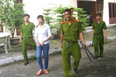 “Ngu muội“ nghe lời người tình, mẹ trẻ trở thành…cướp