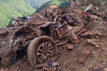 Tìm thấy nạn nhân cuối cùng trong vụ ô tô chở 3 người bị vùi lấp ở Lào Cai