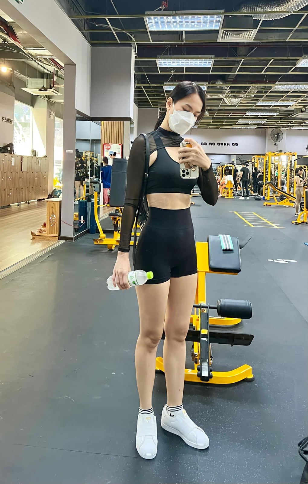 Siêu mẫu Anh Thư tuổi 40: Vóc dáng nóng bỏng, cơ bụng mê hoặc - 8 Siêu mẫu Anh Thư tuổi 40: Vóc dáng nóng bỏng, cơ bụng mê hoặc - 8