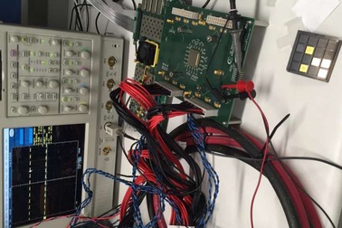 Chip chứa 1.000 bộ vi xử lý đầu tiên trên thế giới