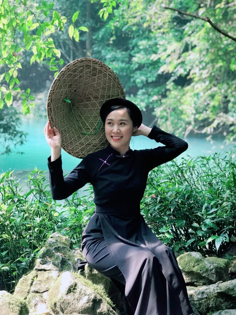 Nữ sinh xinh đẹp dân tộc Nùng muốn phát triển ẩm thực Cao Bằng - 3 Nữ sinh xinh đẹp dân tộc Nùng muốn phát triển ẩm thực Cao Bằng - 3