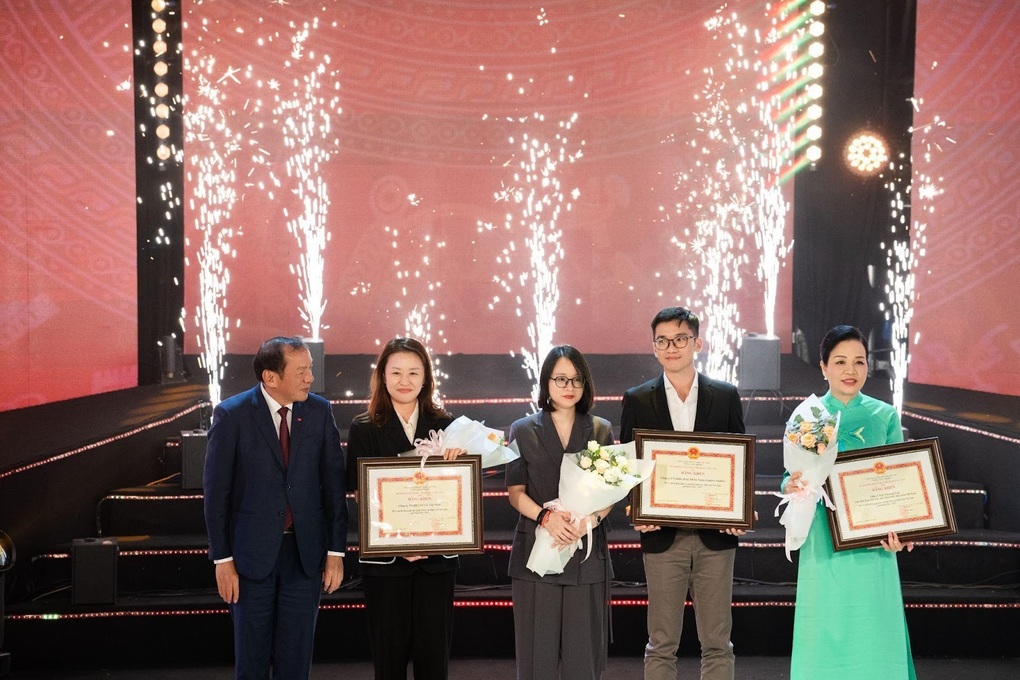 CGV nhận bằng khen “Đơn vị phát hành nhiều phim Việt Nam nhất giai đoạn 2023 - 2025” - 1 CGV nhận bằng khen “Đơn vị phát hành nhiều phim Việt Nam nhất giai đoạn 2023 - 2025” - 1