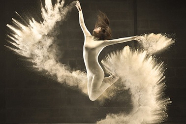 Độc đáo bộ ảnh “Đôi cánh trắng” của nhiếp ảnh gia người Bỉ