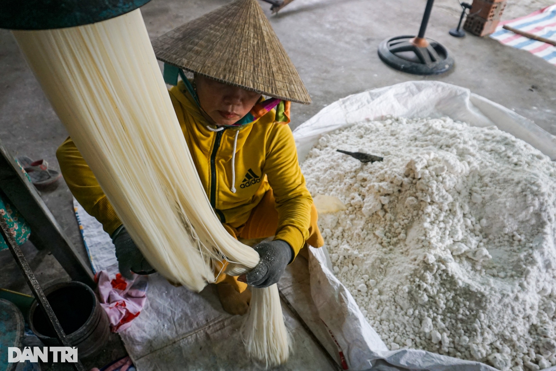 Nghề cày ngày cày đêm, ép hạt gạo nhả ra sợi vàng - 7