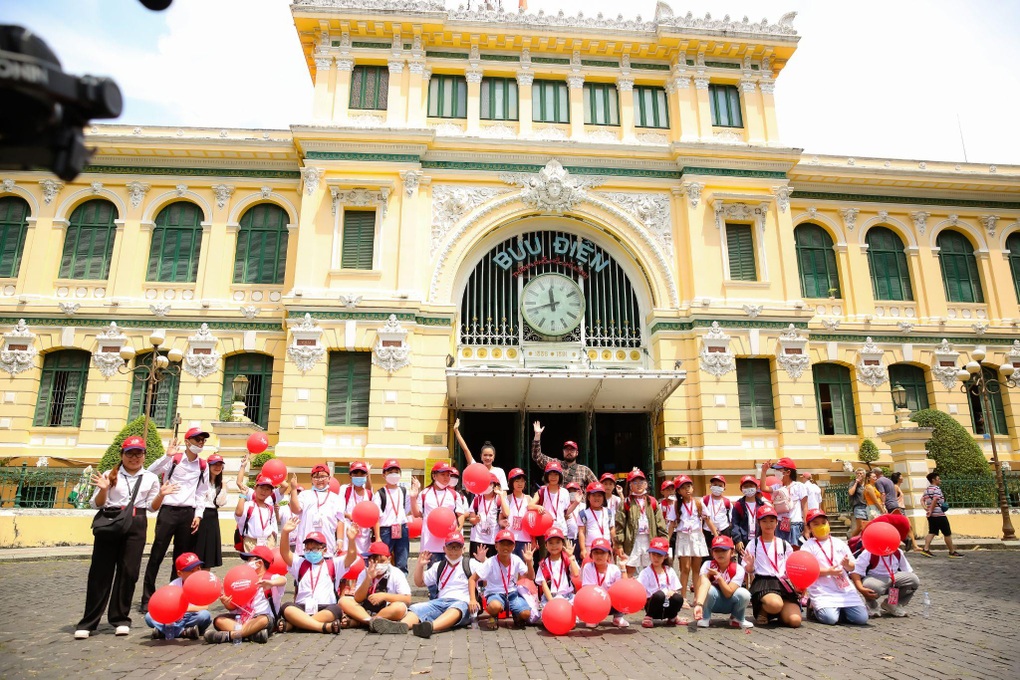 Học sinh Tây Ninh tham gia lớp học di động VUS Superbus, khám phá TPHCM - 2 Học sinh Tây Ninh tham gia lớp học di động VUS Superbus, khám phá TPHCM - 2