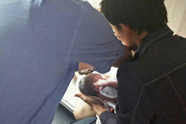 Bé gái kháu khỉnh chào đời trên đoàn tàu Thống Nhất