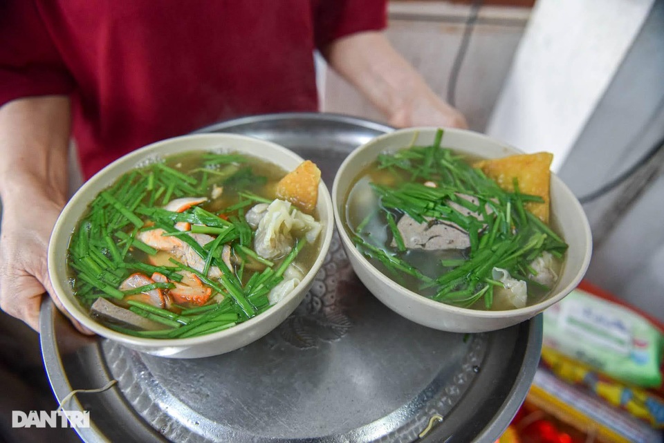 Bán bún riêu Nam Bộ, mỳ vằn thắn, bà chủ tậu đất, mua nhà phố cổ Hà Nội - 2 Bán bún riêu Nam Bộ, mỳ vằn thắn, bà chủ tậu đất, mua nhà phố cổ Hà Nội - 2