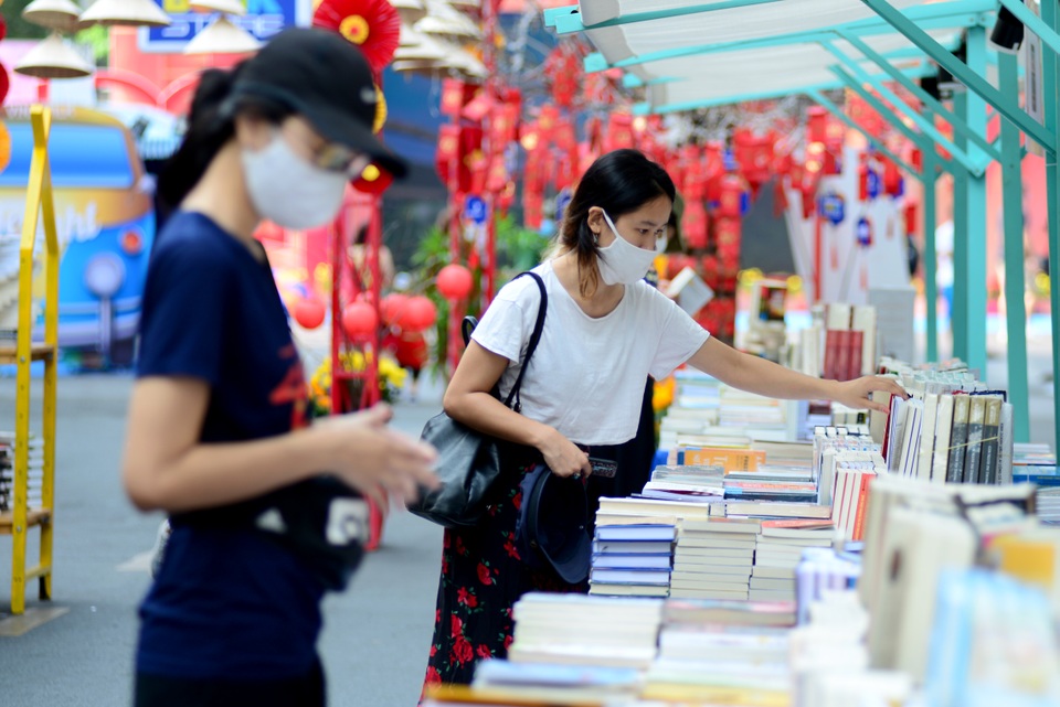 Hoạt động của người dân cả nước sáng ngày đầu năm mới Tân Sửu - 13