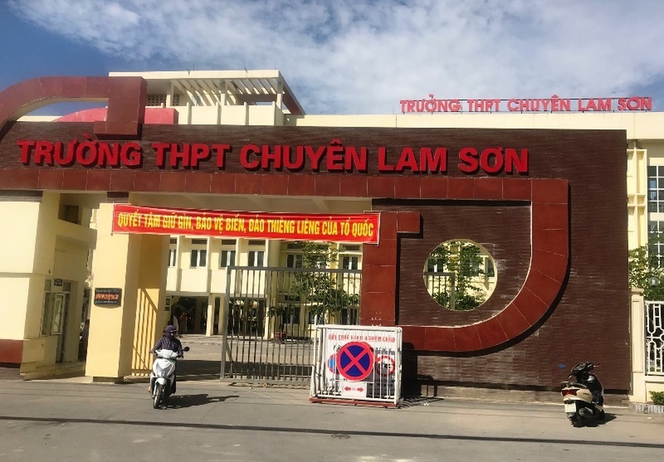 Trường chuyên Lam Sơn tuyển dụng giáo viên không quá 30 tuổi - 1 Trường chuyên Lam Sơn tuyển dụng giáo viên không quá 30 tuổi - 1