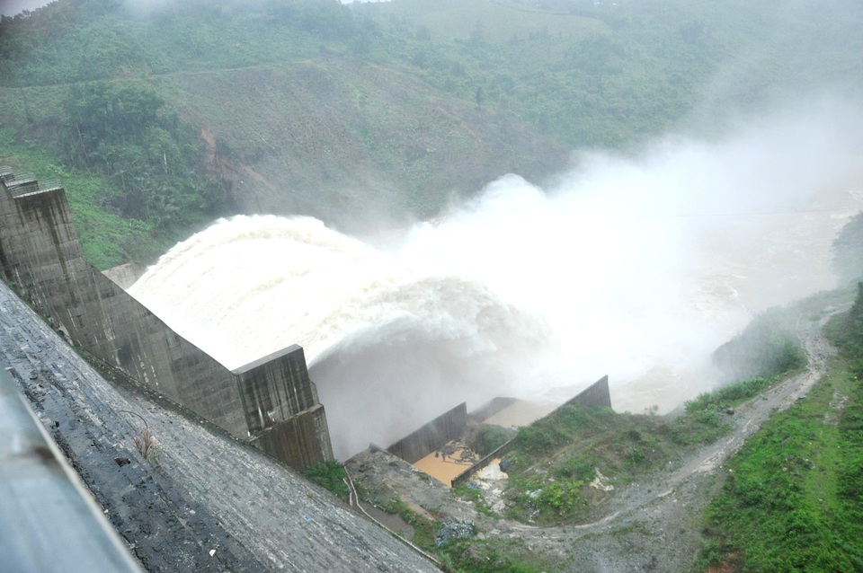 4 người chết và mất tích vì mưa lũ nặng nề - 8