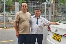 Khách bỏ quên điện thoại, hành động của tài xế ở TPHCM gây "dậy sóng"