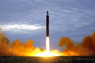 Báo Mỹ: Tổng thống Trump ra lệnh sẵn sàng bắn hạ tên lửa Triều Tiên