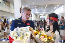 Tuyển Việt Nam đến Philippines, bất ngờ vì được cổ động viên chào đón