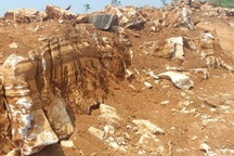 Người đàn ông tàng trữ hơn 107 tấn đá không rõ nguồn gốc