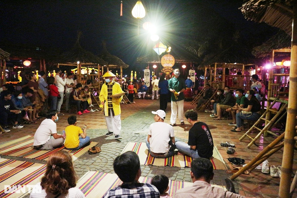Tôn vinh những người lưu giữ di sản bài chòi tại Hội An - 3 Tôn vinh những người lưu giữ di sản bài chòi tại Hội An - 3