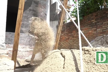 Người dân Quan Độ xây dựng lại nhà cửa sau vụ nổ kho đạn