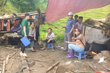 Lào Cai: 11 người nhập viện sau khi ăn cơm đám ma ở Sa Pa