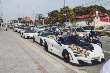 Cận cảnh dàn siêu xe gây sốt trong lễ đính hôn của CEO 9x Tống Đông Khuê