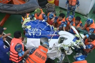 Xác định vật thể lớn ở độ sâu 60m, nghi là máy bay CASA-212