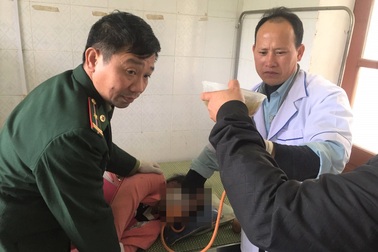 Mâu thuẫn gia đình, nữ sinh 15 tuổi ăn lá ngón