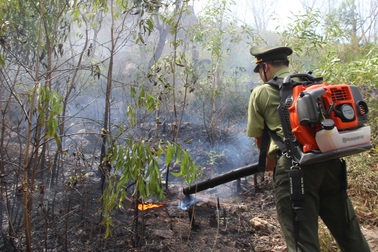 Núi Bà Hỏa bốc lửa sau tiếng nổ