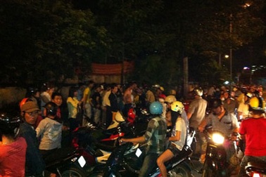 Tắc đường vì xem bắt cướp