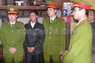 Bắt giám đốc "quỹ đất" huyện và hai cán bộ xã "ăn đất" 