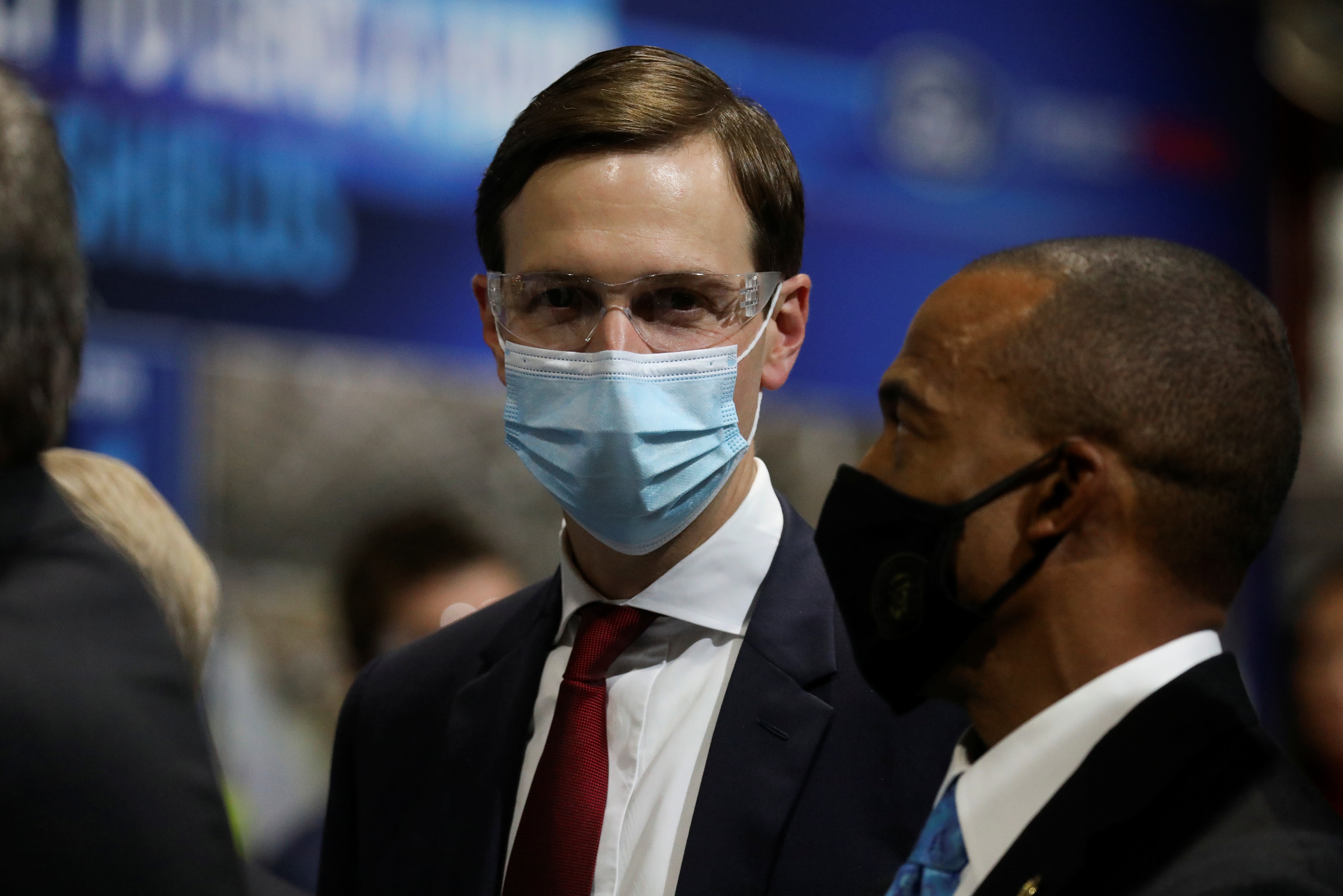 Ông Trump chỉ đeo khẩu trang “chớp nhoáng”, không muốn báo chí nhìn thấy - 9