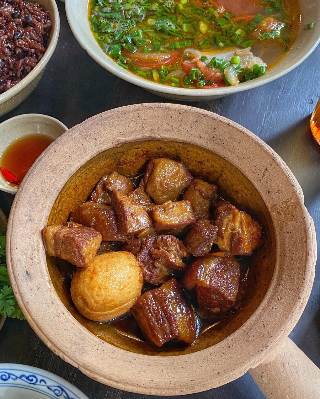 Khách Tây thích thú ăn nem rán, thịt kho tàu tại quán Việt lọt top Michelin - 6 Khách Tây thích thú ăn nem rán, thịt kho tàu tại quán Việt lọt top Michelin - 6