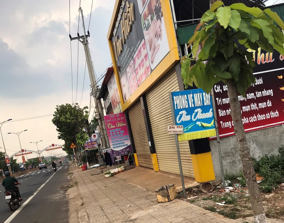 Nông sản mất giá, nợ nần chồng chất, nhiều người bán nhà bỏ xứ - 1 Nông sản mất giá, nợ nần chồng chất, nhiều người bán nhà bỏ xứ - 1