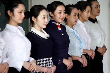 Thiếu nữ Trung Quốc khoe dáng mong làm tiếp viên hàng không