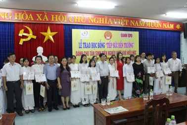 52 suất học bổng nghĩa tình tiếp sức tân sinh viên vào đại học