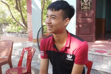 Thủ khoa khối A toàn quốc thường giúp bố mẹ đi giao trứng